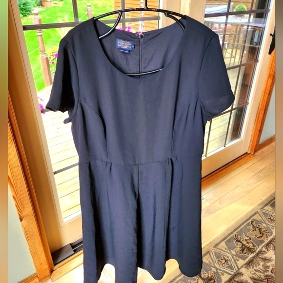 Pendleton Little Black Short Sleeve Sz. 18 Dress - Picture 1 of 11